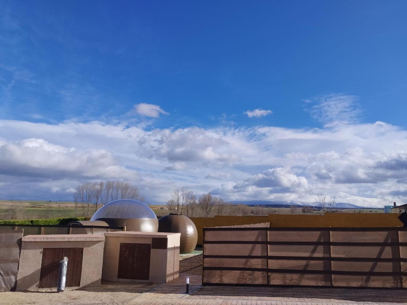 Cosmoveros - Hotel Burbuja Pedraza Exterior photo
